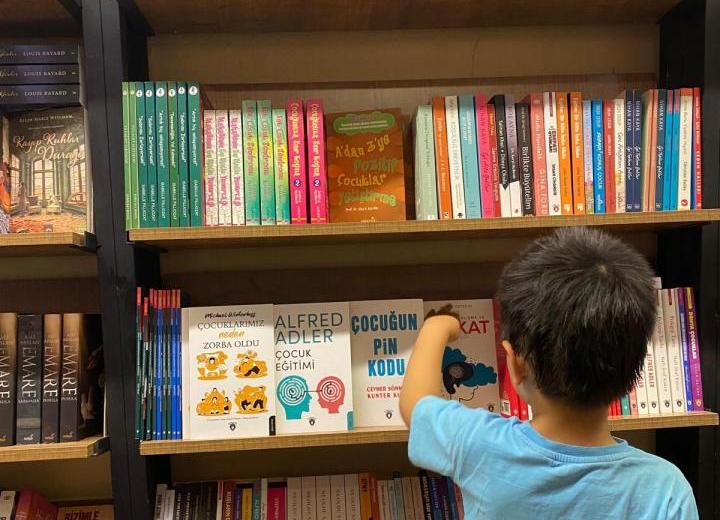 Ebeveynlik Yolculuğunda En İyi Rehber: Doğru Ebeveynlik Kitabını Bulmak